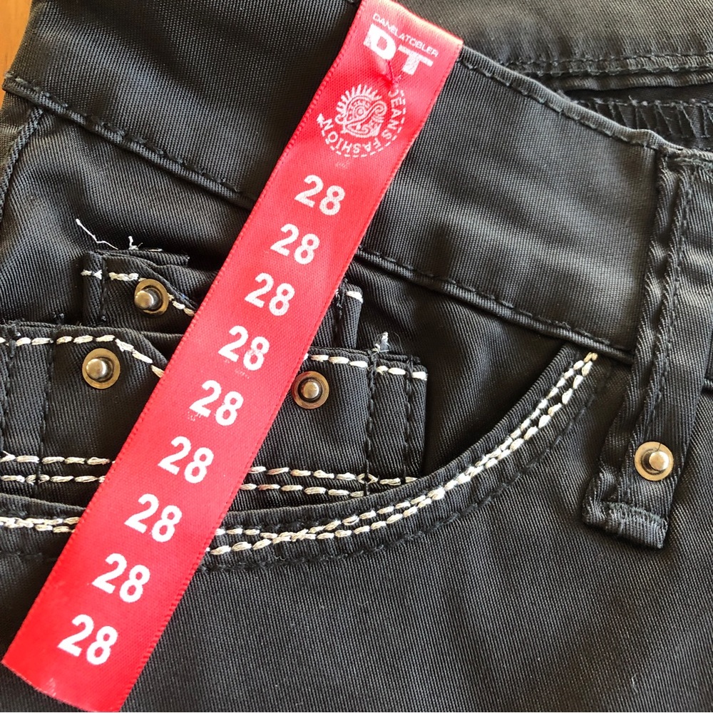 DT Jeans By Daniela Tobler Black Coated Low Rise Straight Leg Sz 28 - NWT - Picture 10 of 11